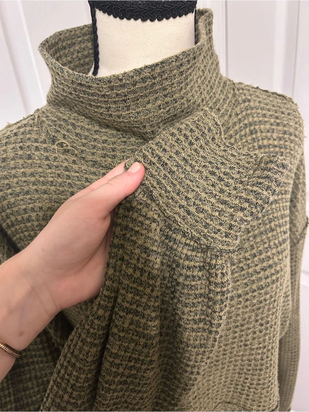 Free People Olive Green Cropped Waffle Knit Turtleneck Sweater Raw Hem Sz M
